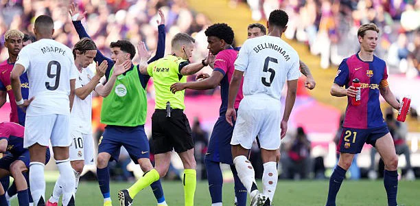 الجمعية الإسبانية للحكام تصدر بيانًا رسميًا حول قضيتي نيغريرا وفيديوهات ريال مدريد